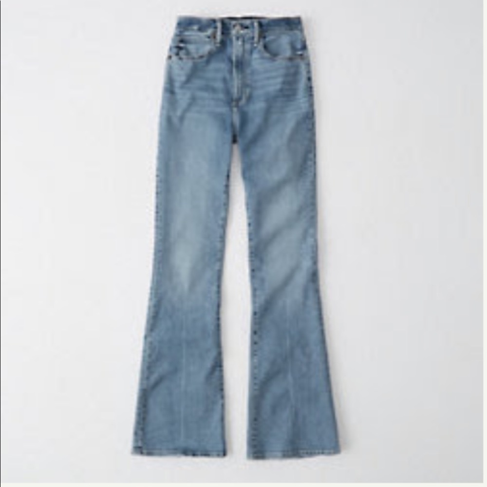 Ultra high rise flared jeans - size 6L/28.